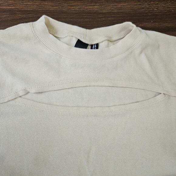 Ninth Hall Cuddie Birch Cream Cut Out Crop  Baby T-Shirt Size XL - Picture 4 of 6